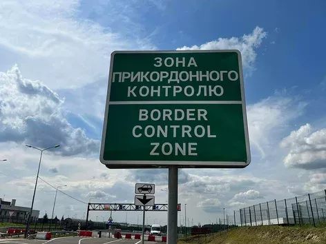 Why are russians fleeing to Ukraine during the war?