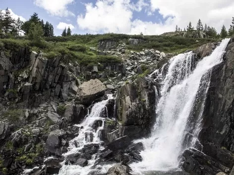 The most beautiful waterfalls in Ukraine to see this spring