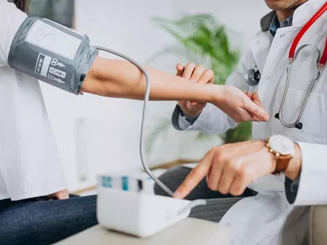 Украинские врачи в Польше смогут получить финансовую помощь: детали