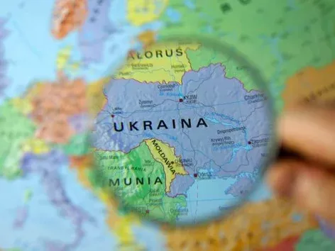 How many immigration permits did foreigners receive in Ukraine in 2024?
