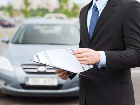 Автоюрист в Польше: помощь при ДТП и переоформлении авто