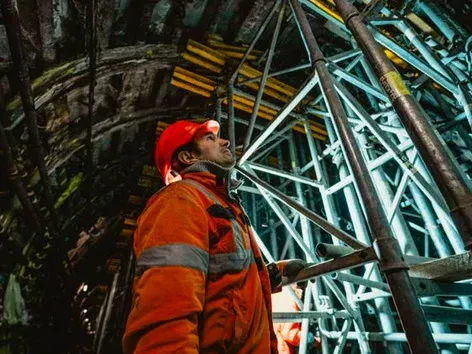 Коли відновиться рух на синій лінії київського метро?