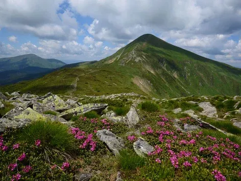 Climbing Hoverla: conquer the heart of the Carpathians with Visit Ukraine