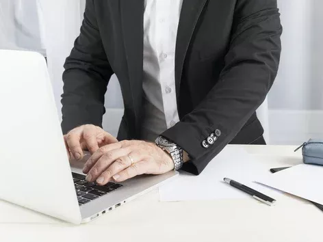 Як продовжити перебування у Франції після закінчення студентської візи у 2025 році – пояснюють юристи Visit Ukraine