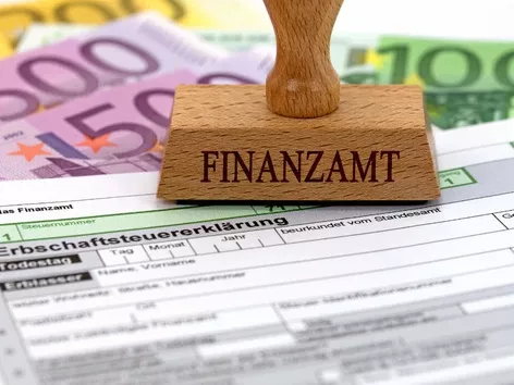 Steuererklärung für Ukrainer in Deutschland: Wer muss wann eine Steuererklärung abgeben und was sind die Folgen, wenn sie nicht abgegeben wird?