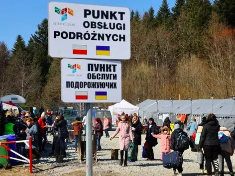 Polish government plans to extend temporary protection but cut benefits for Ukrainians: what do we know?