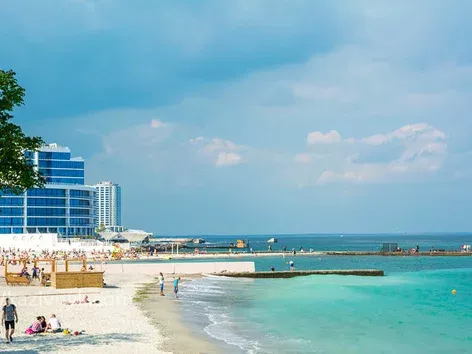 Купальный сезон в Одесской области открыт: где уже можно отдохнуть у моря