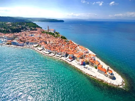 How to get to Ukraine from Slovenia in 2024: convenient routes, entry rules and useful tips