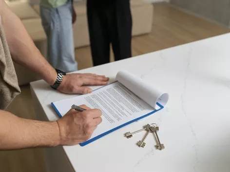 Is it possible to insure a country house where you do not live permanently?