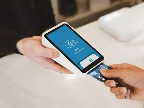 How to use a Ukrainian bank card abroad?