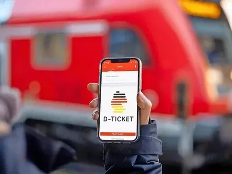 В Германии продлят проездной за 49 евро в следующем году: повысят ли цену