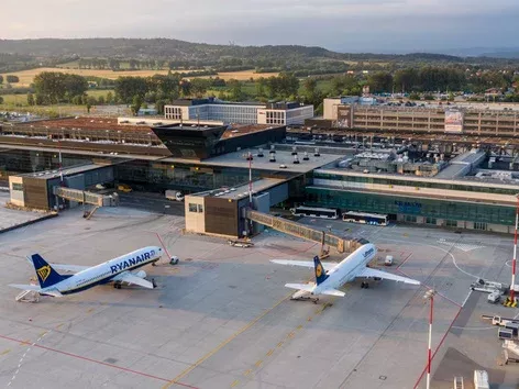 How to get to Krakow Airport from Ukraine: convenient routes and prices