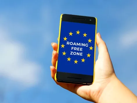Roaming or a local SIM card in Europe: what to choose for a more profitable Internet experience?
