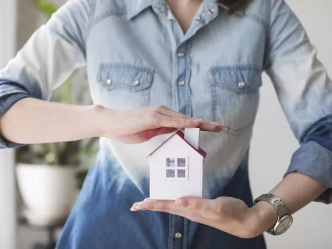 Можно ли застраховать балкон и окна от повреждений от взрывов и прилетов?