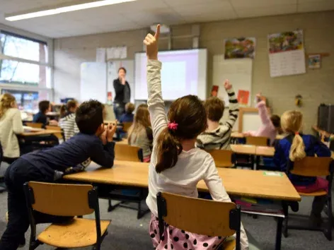 In the new academic year, schoolchildren may study according to new schedules. It's all about the energy situation