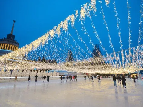 Christmas locations in Kyiv: where to go ice skating in the capital and drink aromatic mulled wine?